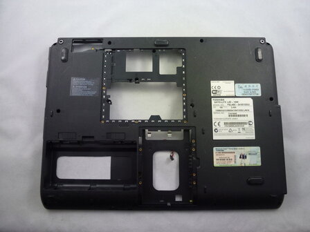 Toshiba Satellite L45 / L45-S2416 Bottom Case