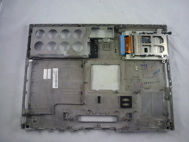 Dell Latitude D830 Bottom Case 