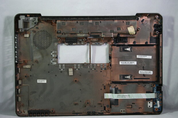 Toshiba Satellite L450D Bottomcase incl. USB poorts