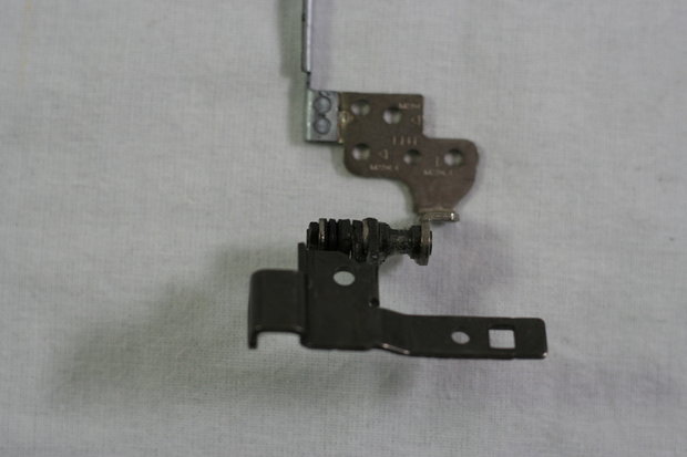 Medion Akoya E6232 / MD 99070 Left Hinge 